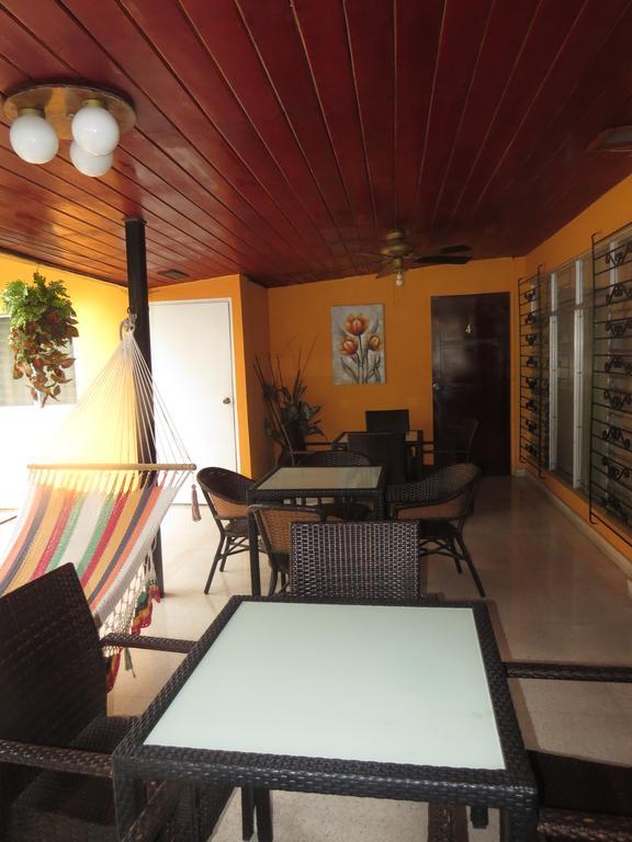 Hostal Cocos Inn Panama Stadt Exterior foto