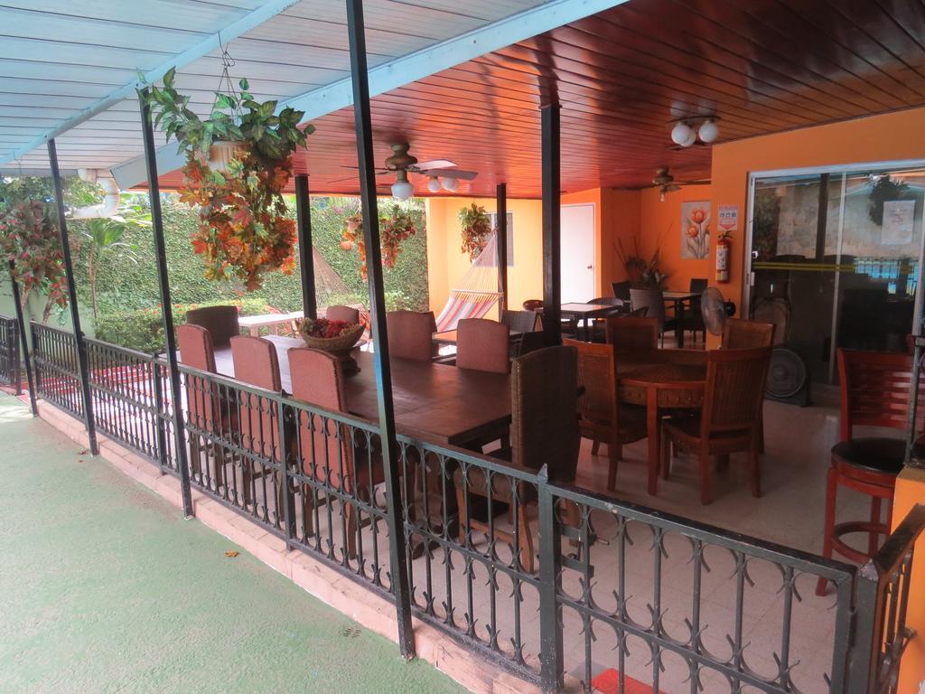 Hostal Cocos Inn Panama Stadt Exterior foto