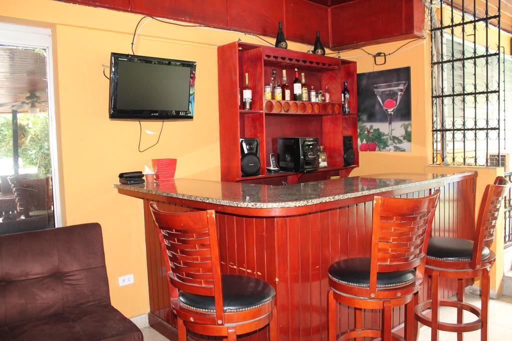 Hostal Cocos Inn Panama Stadt Exterior foto