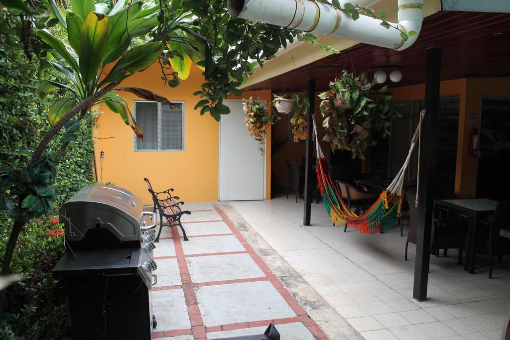 Hostal Cocos Inn Panama Stadt Exterior foto