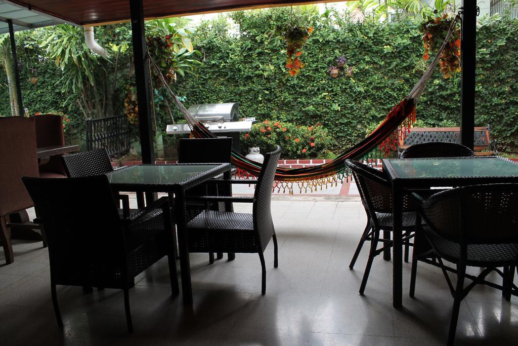 Hostal Cocos Inn Panama Stadt Exterior foto