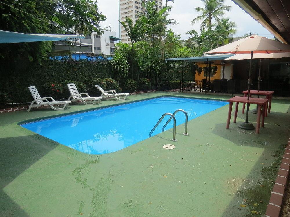 Hostal Cocos Inn Panama Stadt Exterior foto