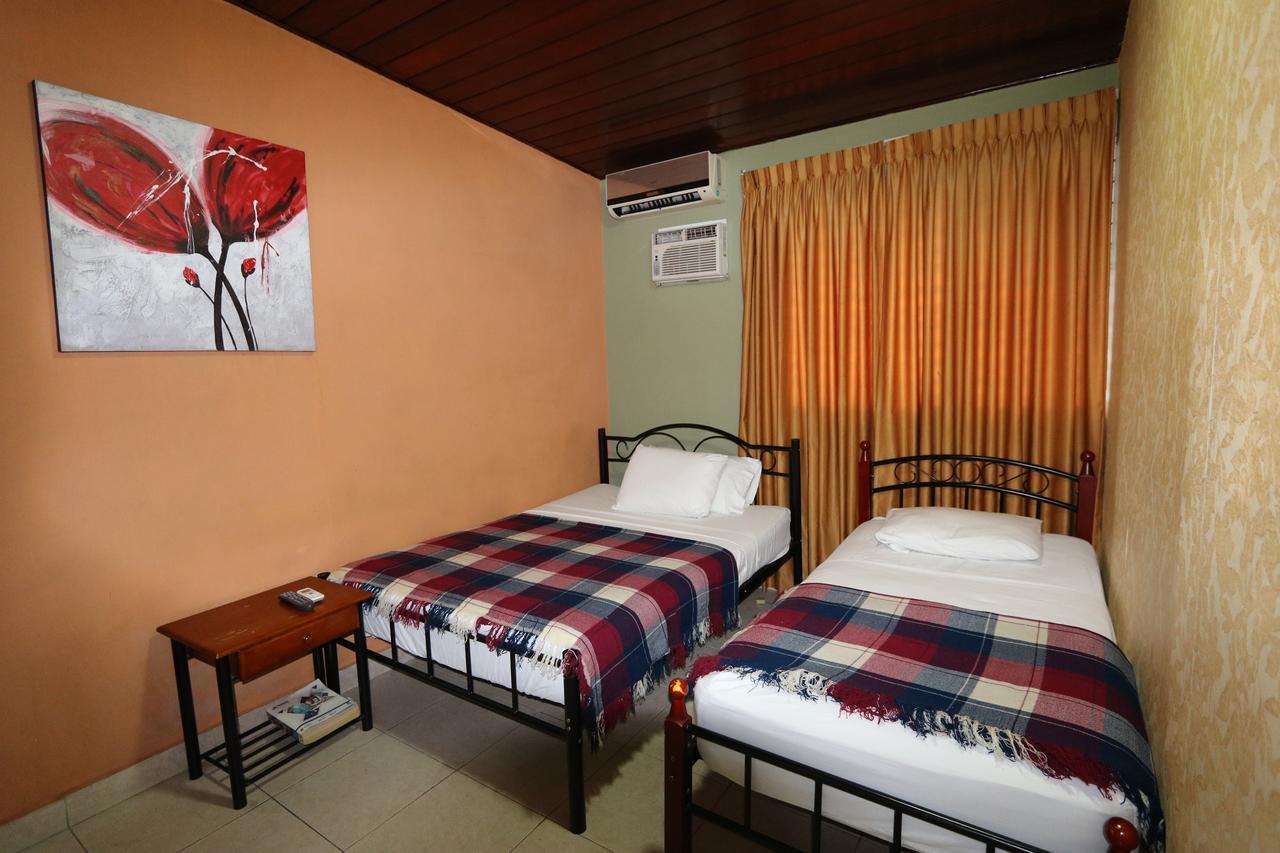 Hostal Cocos Inn Panama Stadt Exterior foto