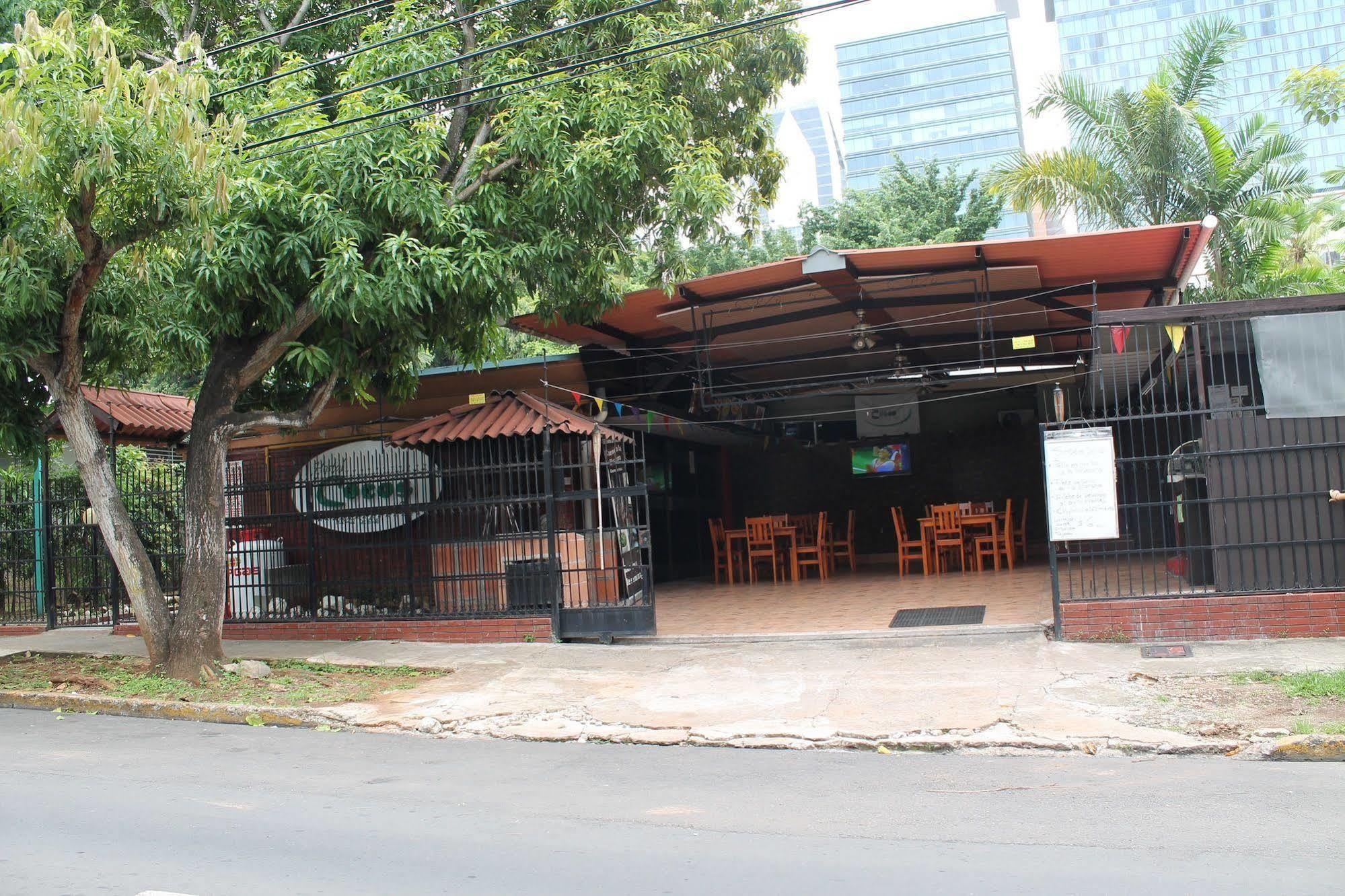 Hostal Cocos Inn Panama Stadt Exterior foto