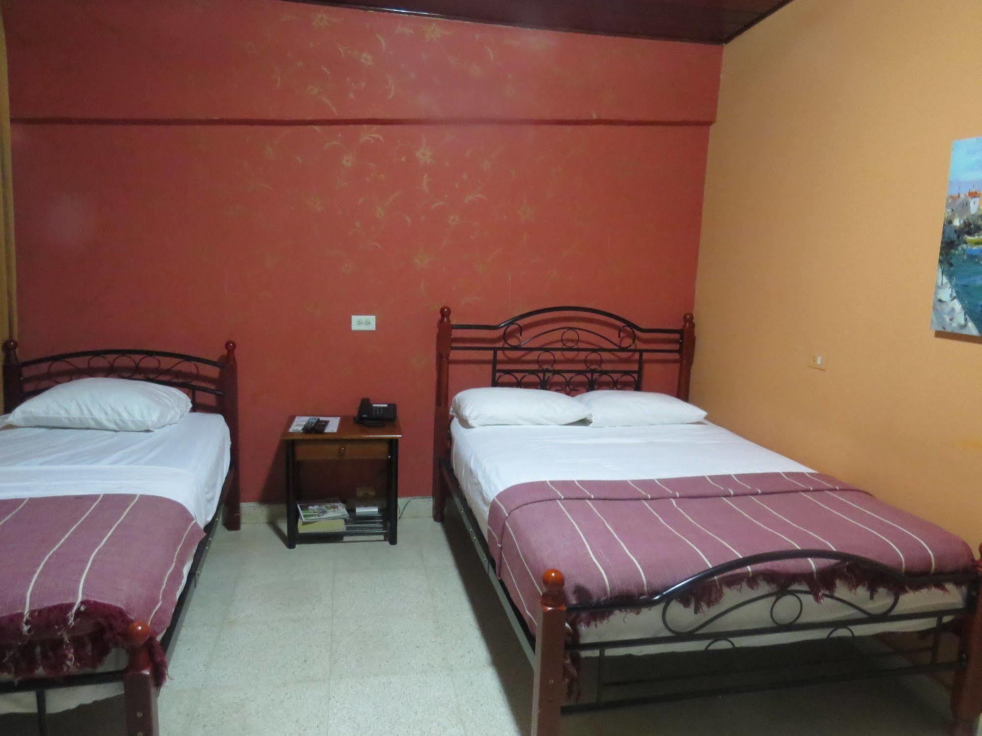 Hostal Cocos Inn Panama Stadt Exterior foto