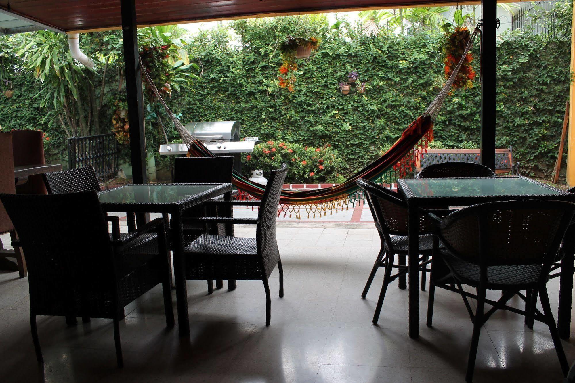 Hostal Cocos Inn Panama Stadt Exterior foto